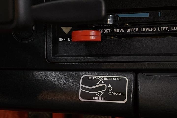Hvid Porsche 911 fra 1982