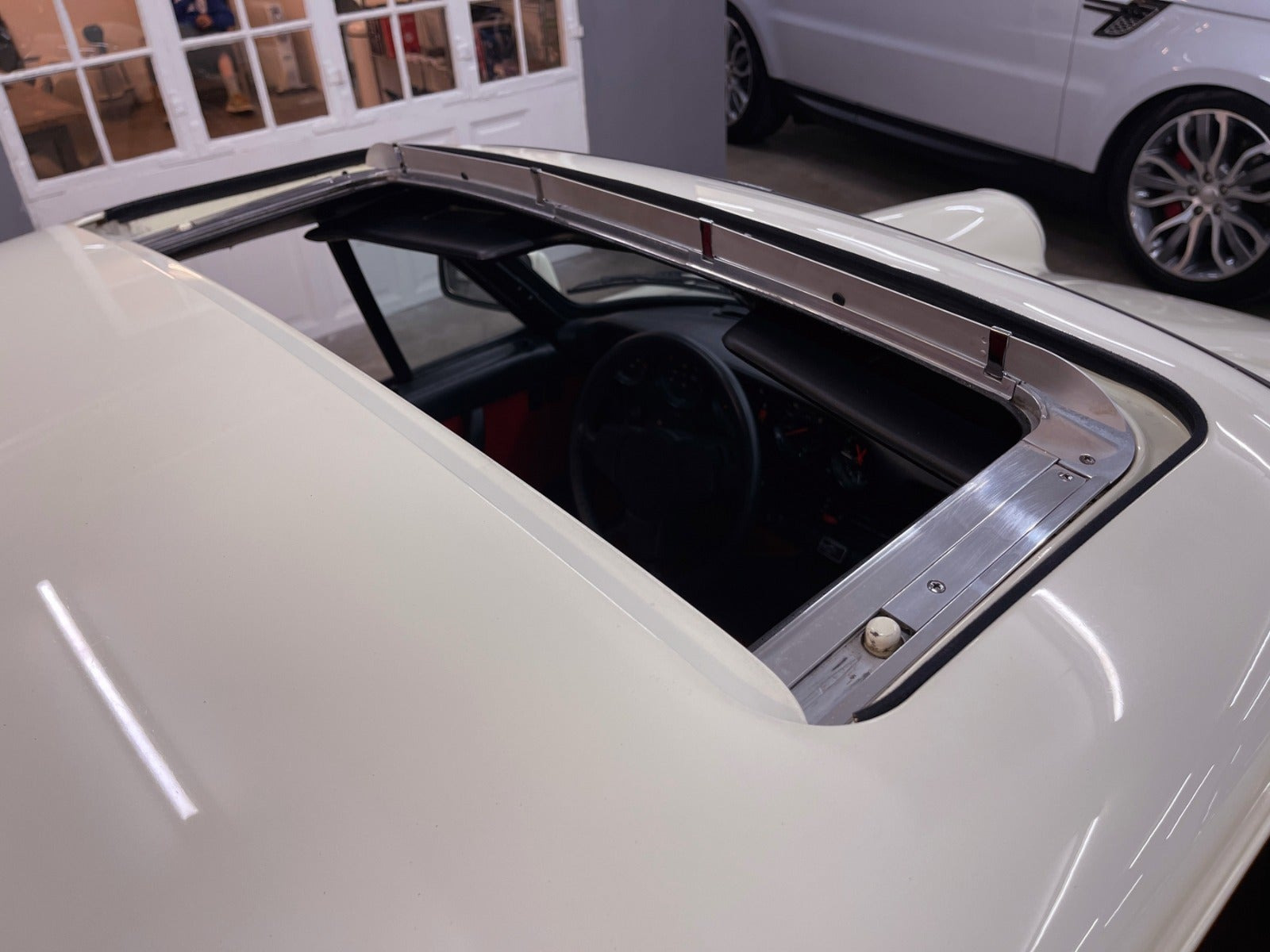 Hvid Porsche 911 fra 1982