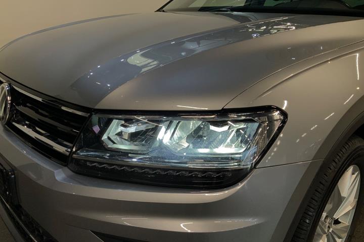 Grå VW Tiguan fra 2020