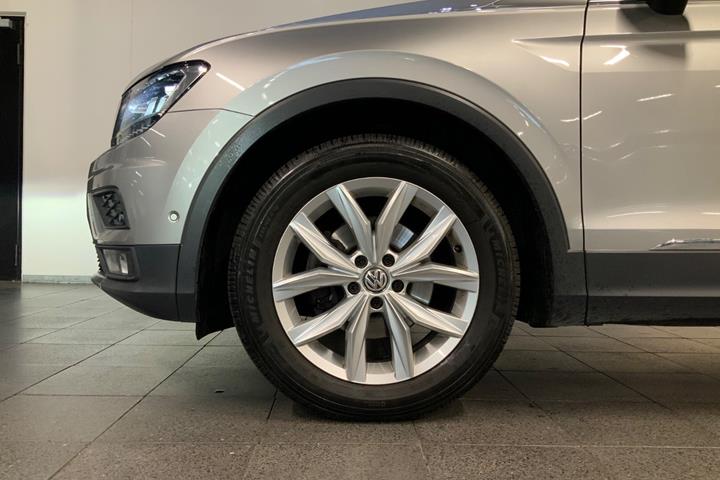 Grå VW Tiguan fra 2020