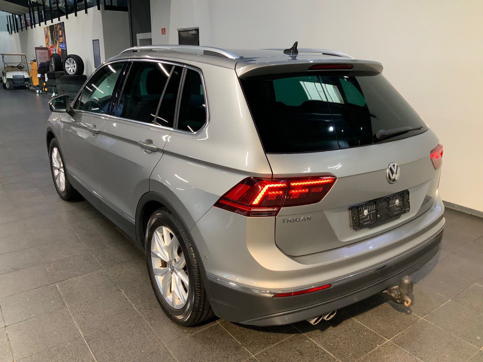 Grå VW Tiguan fra 2020