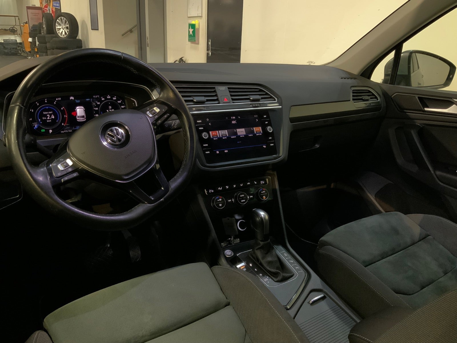 Grå VW Tiguan fra 2020