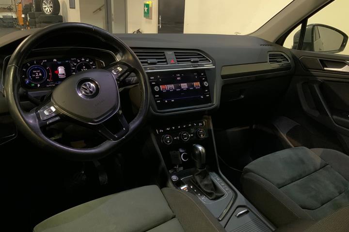 Grå VW Tiguan fra 2020