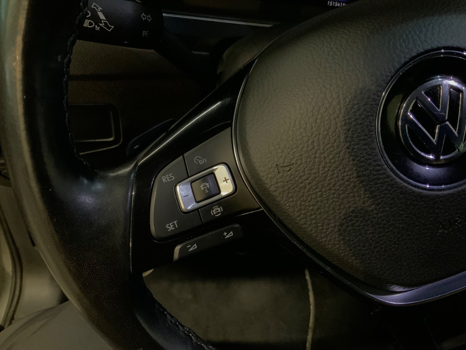 Grå VW Tiguan fra 2020