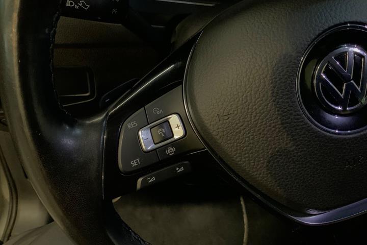Grå VW Tiguan fra 2020