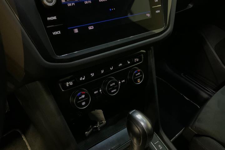 Grå VW Tiguan fra 2020