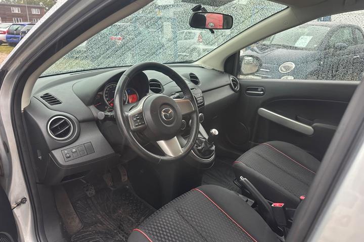 Sølv Mazda 2 fra 2011