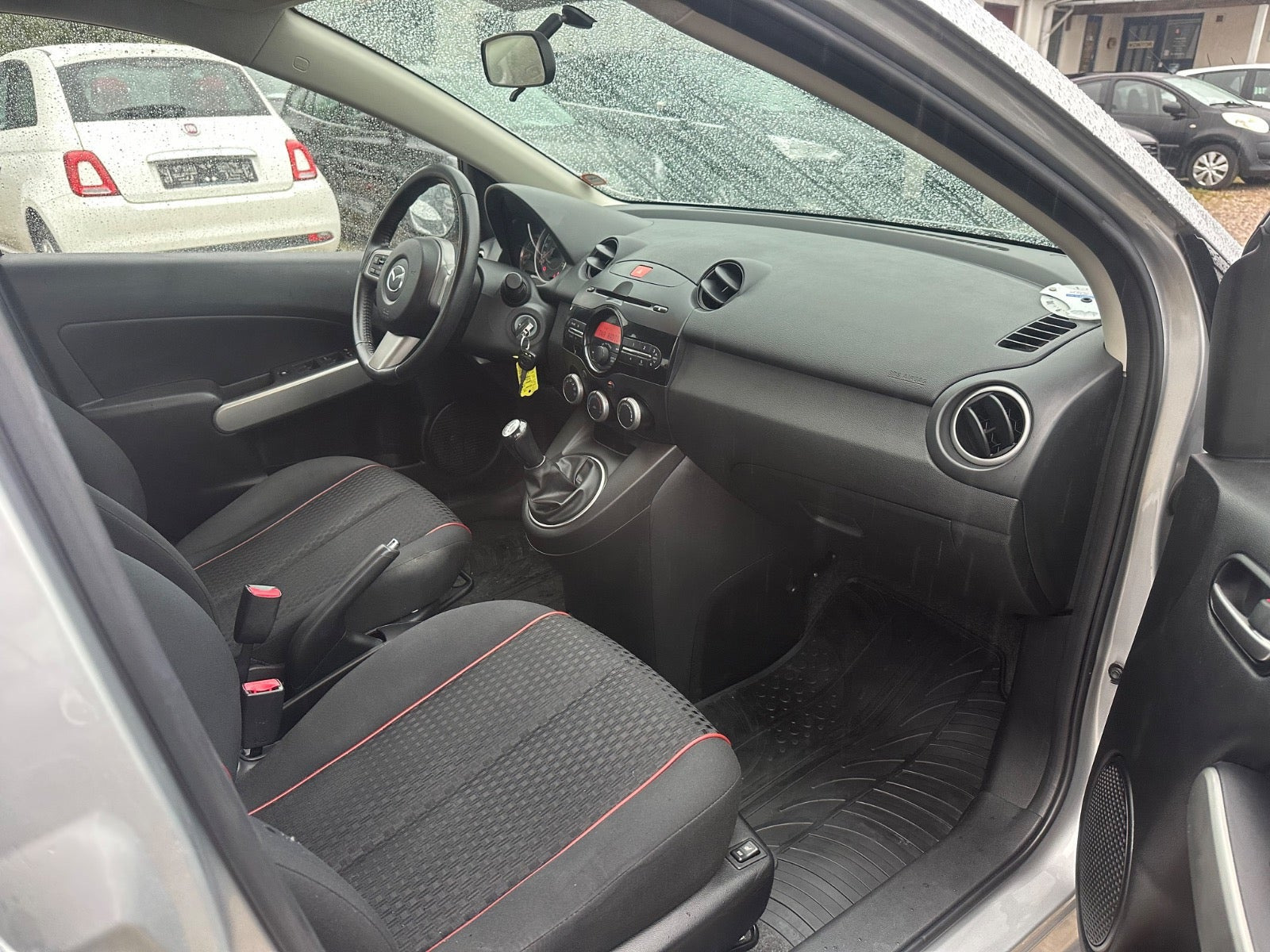 Sølv Mazda 2 fra 2011
