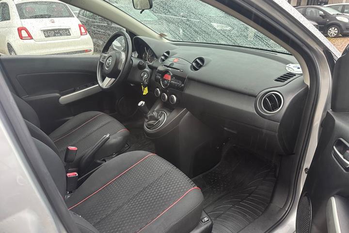 Sølv Mazda 2 fra 2011