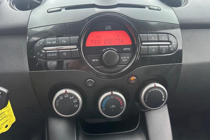 Sølv Mazda 2 fra 2011