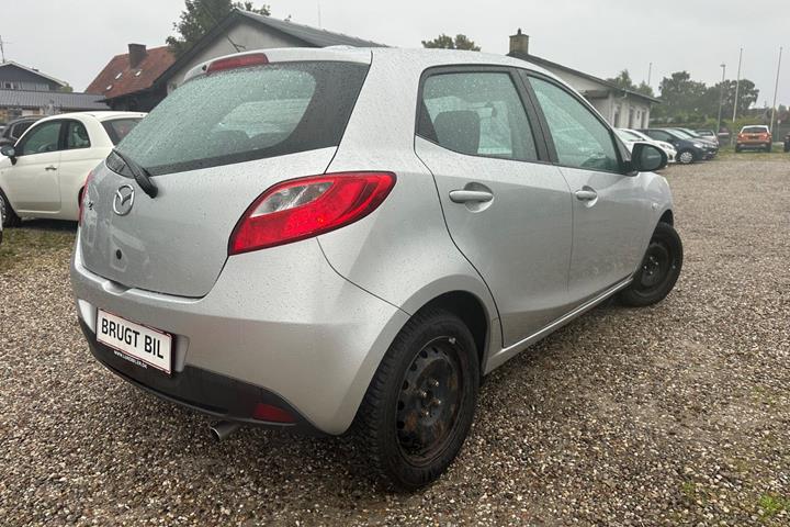 Sølv Mazda 2 fra 2011