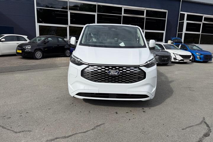 Hvid Ford E-Transit Custom 320 L1 fra 2026