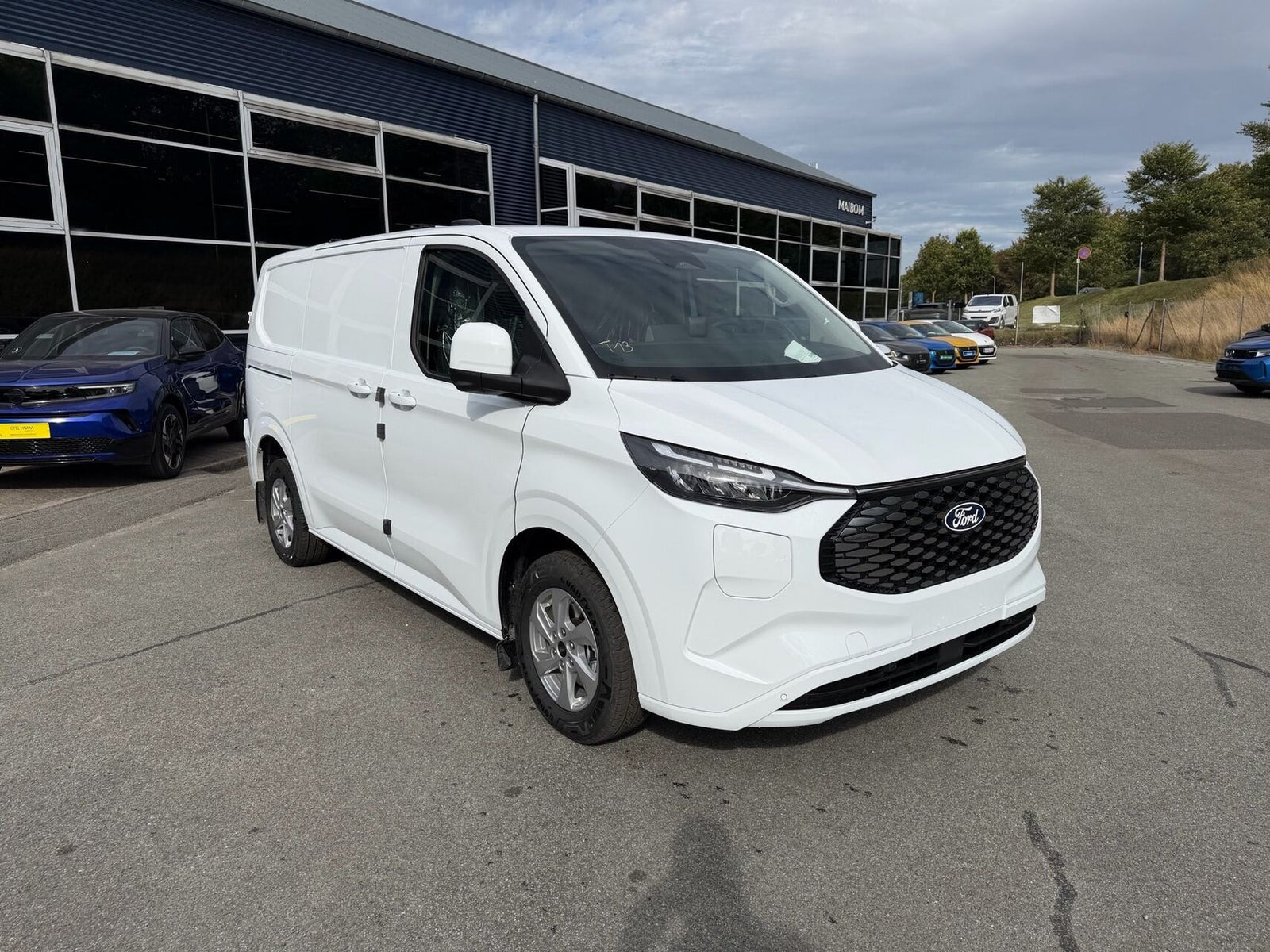 Hvid Ford E-Transit Custom 320 L1 fra 2026
