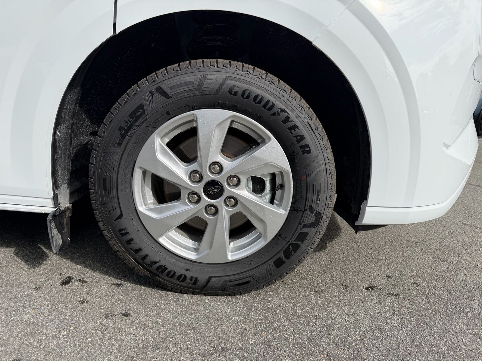 Hvid Ford E-Transit Custom 320 L1 fra 2026