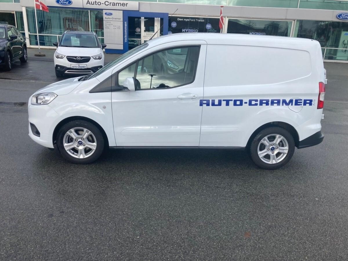 Hvid Ford Transit Courier fra 2022