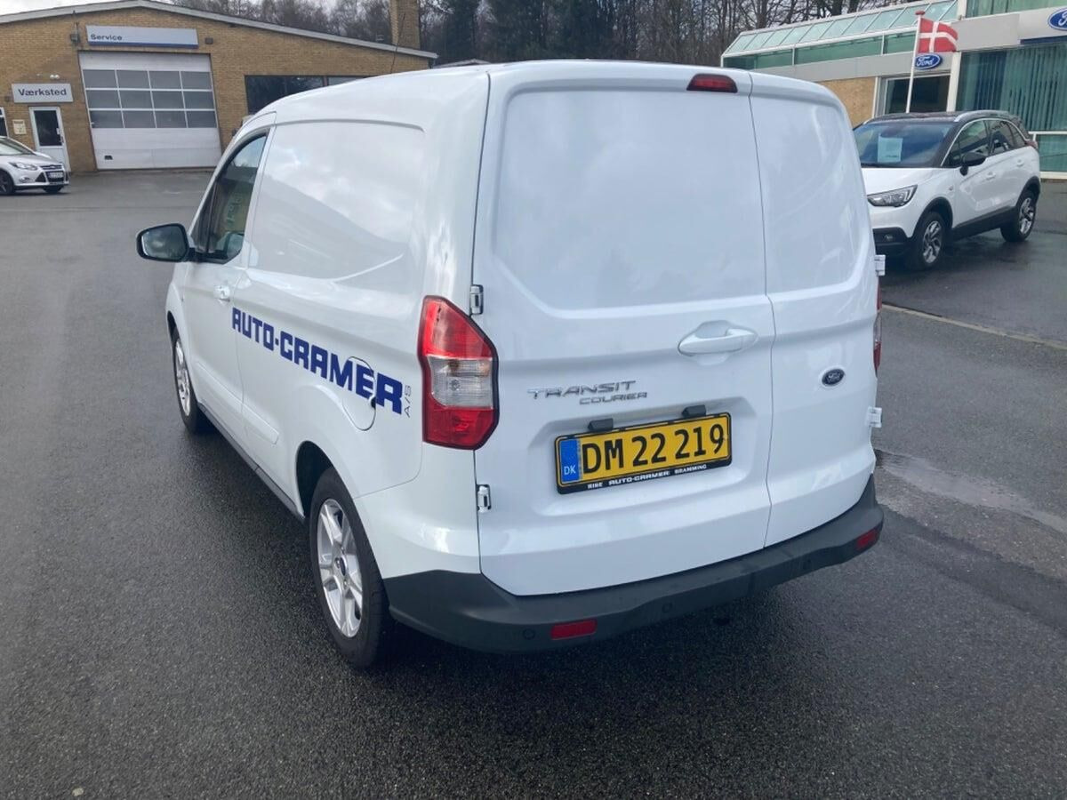 Hvid Ford Transit Courier fra 2022