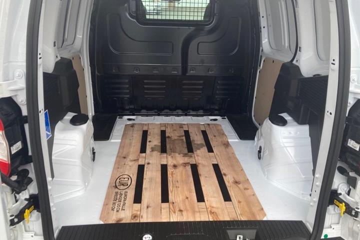 Hvid Ford Transit Courier fra 2022
