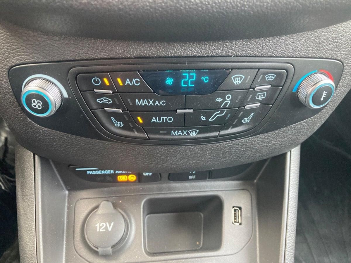 Hvid Ford Transit Courier fra 2022