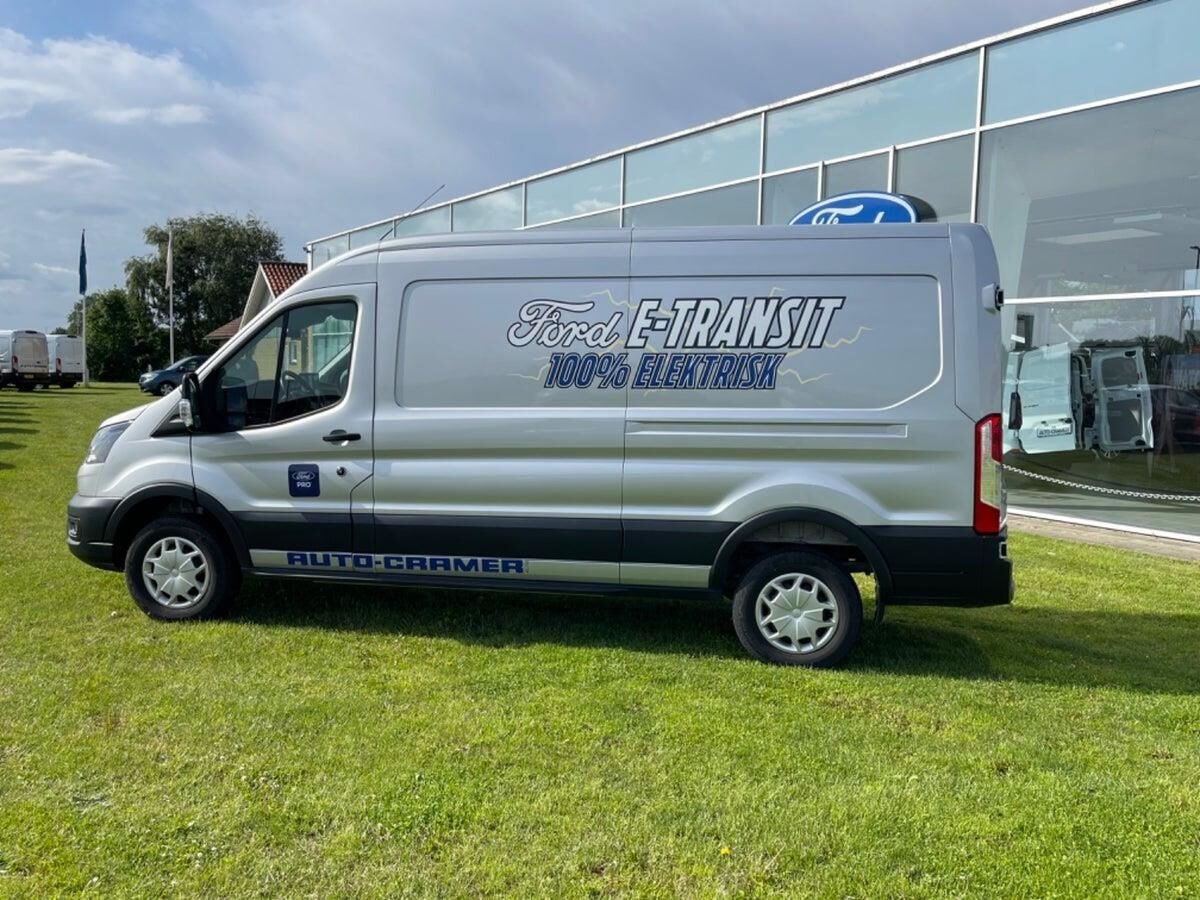 Sølv Ford E-Transit fra 2022