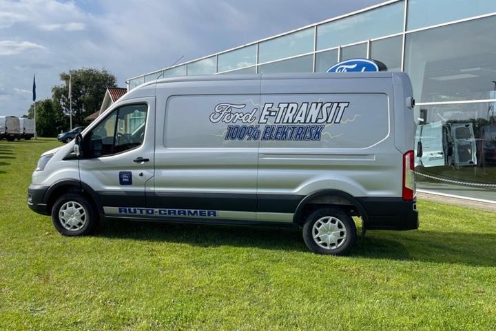 Sølv Ford E-Transit fra 2022