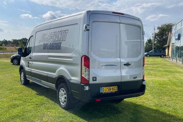 Sølv Ford E-Transit fra 2022