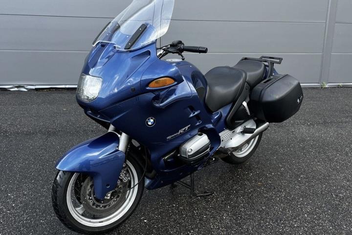 Blå BMW R 1100 RT fra 1996