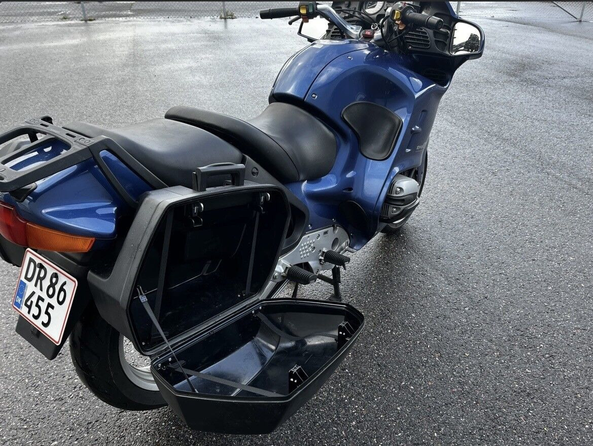 Blå BMW R 1100 RT fra 1996