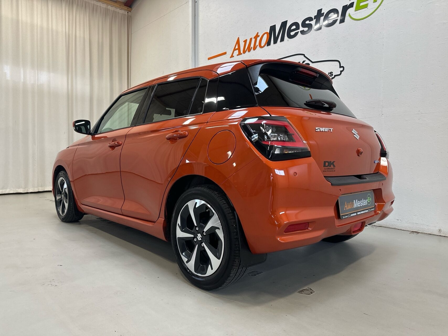 Orange Suzuki Swift fra 2025