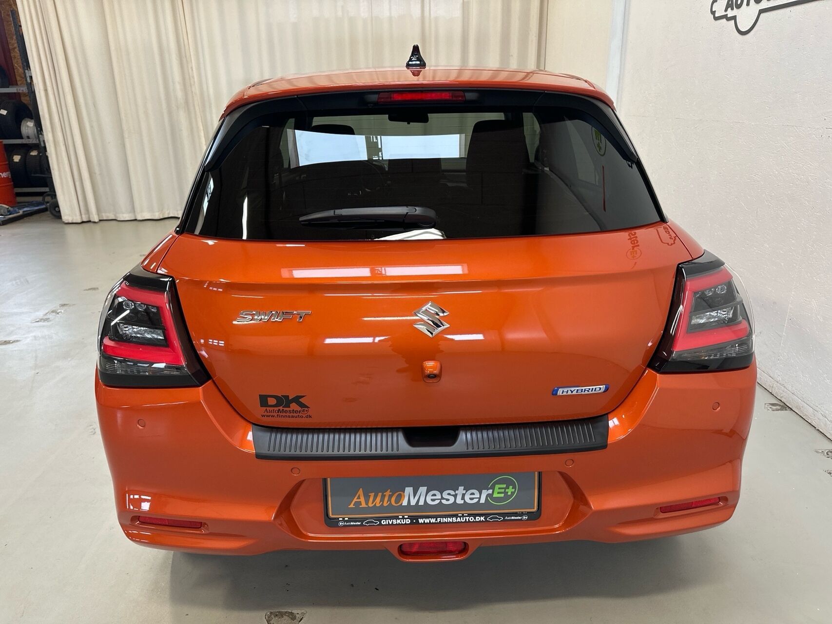 Orange Suzuki Swift fra 2025