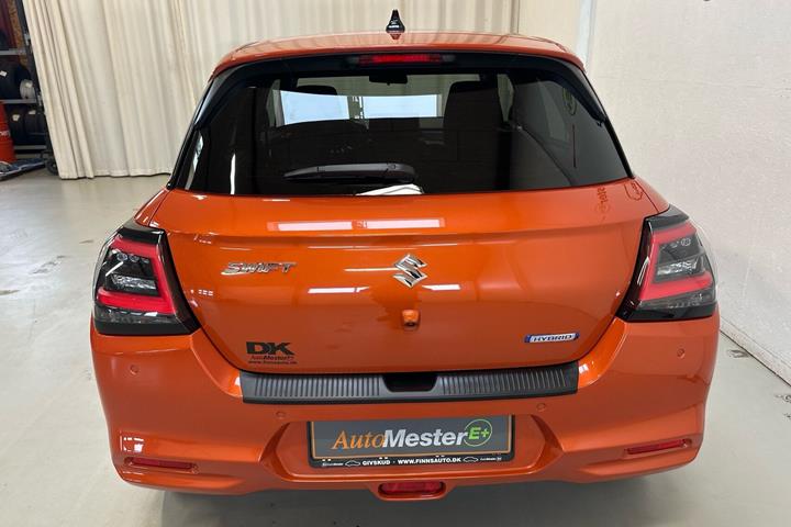 Orange Suzuki Swift fra 2025