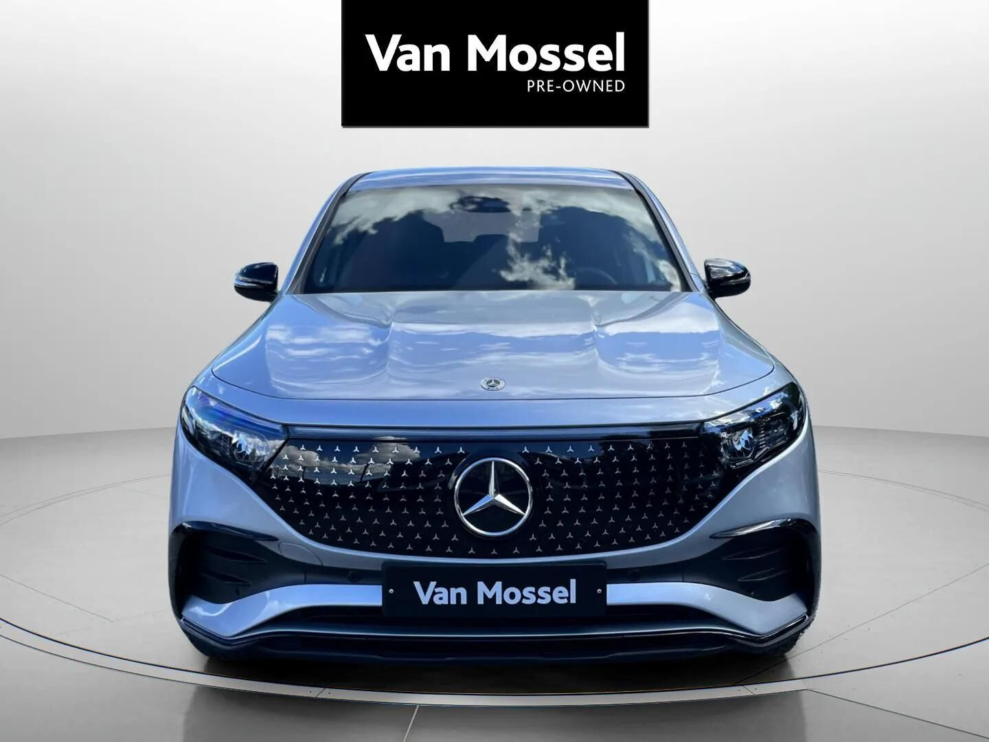 Sølv Mercedes EQB 250+ fra 2025