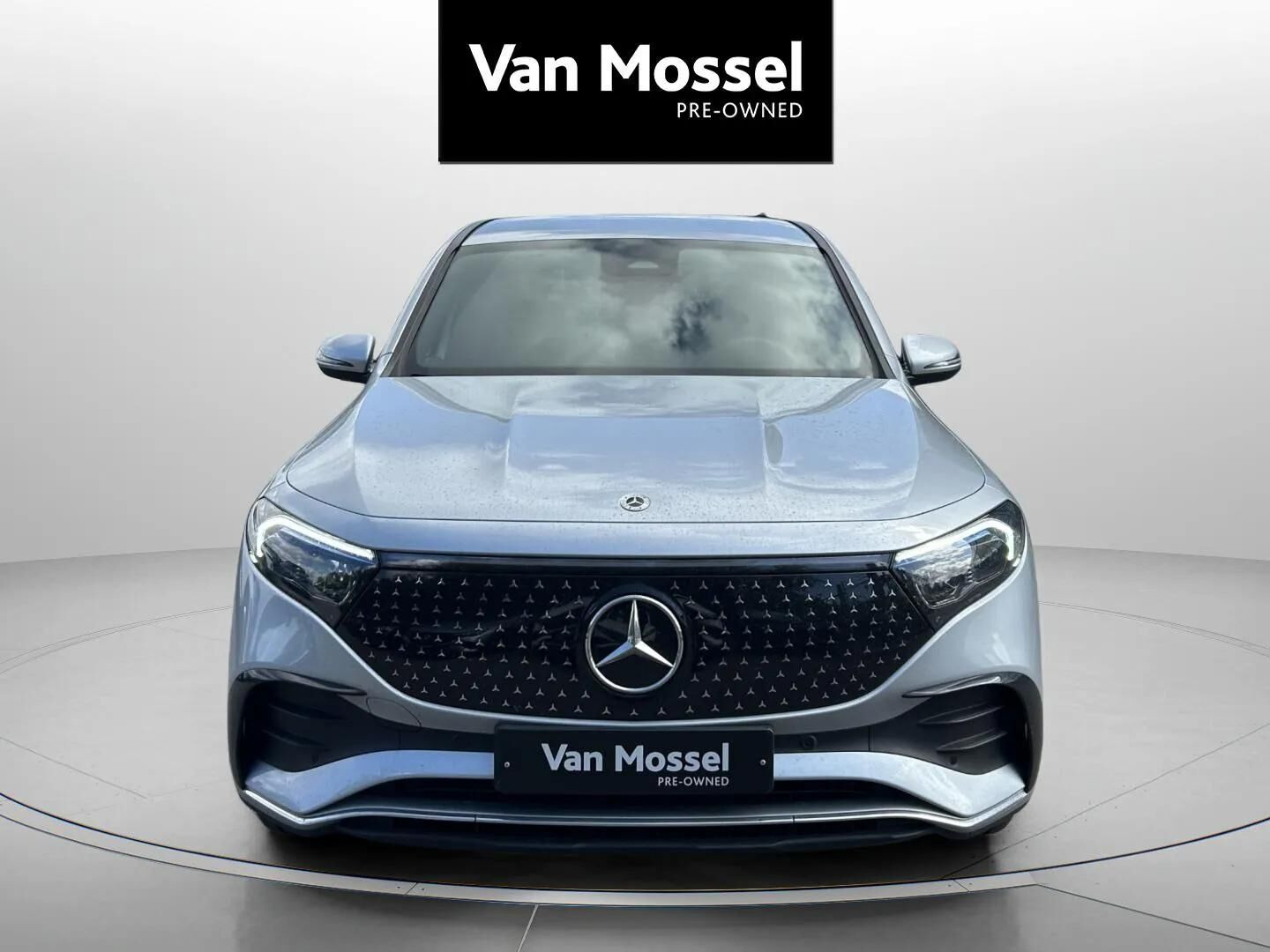 Sølv Mercedes EQB 250+ fra 2025