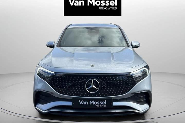Sølv Mercedes EQB 250+ fra 2025