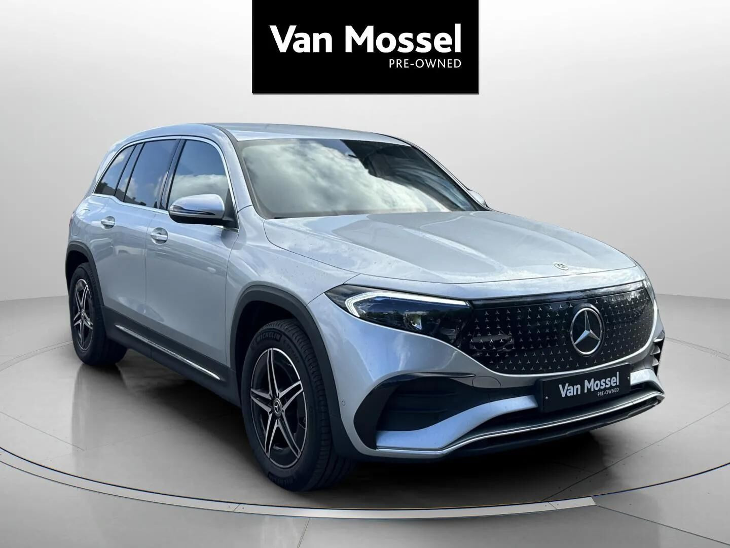 Sølv Mercedes EQB 250+ fra 2025
