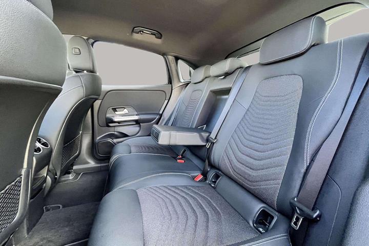Sort Mercedes EQA 250+ fra 2025