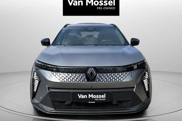 Grå Renault Scénic fra 2024