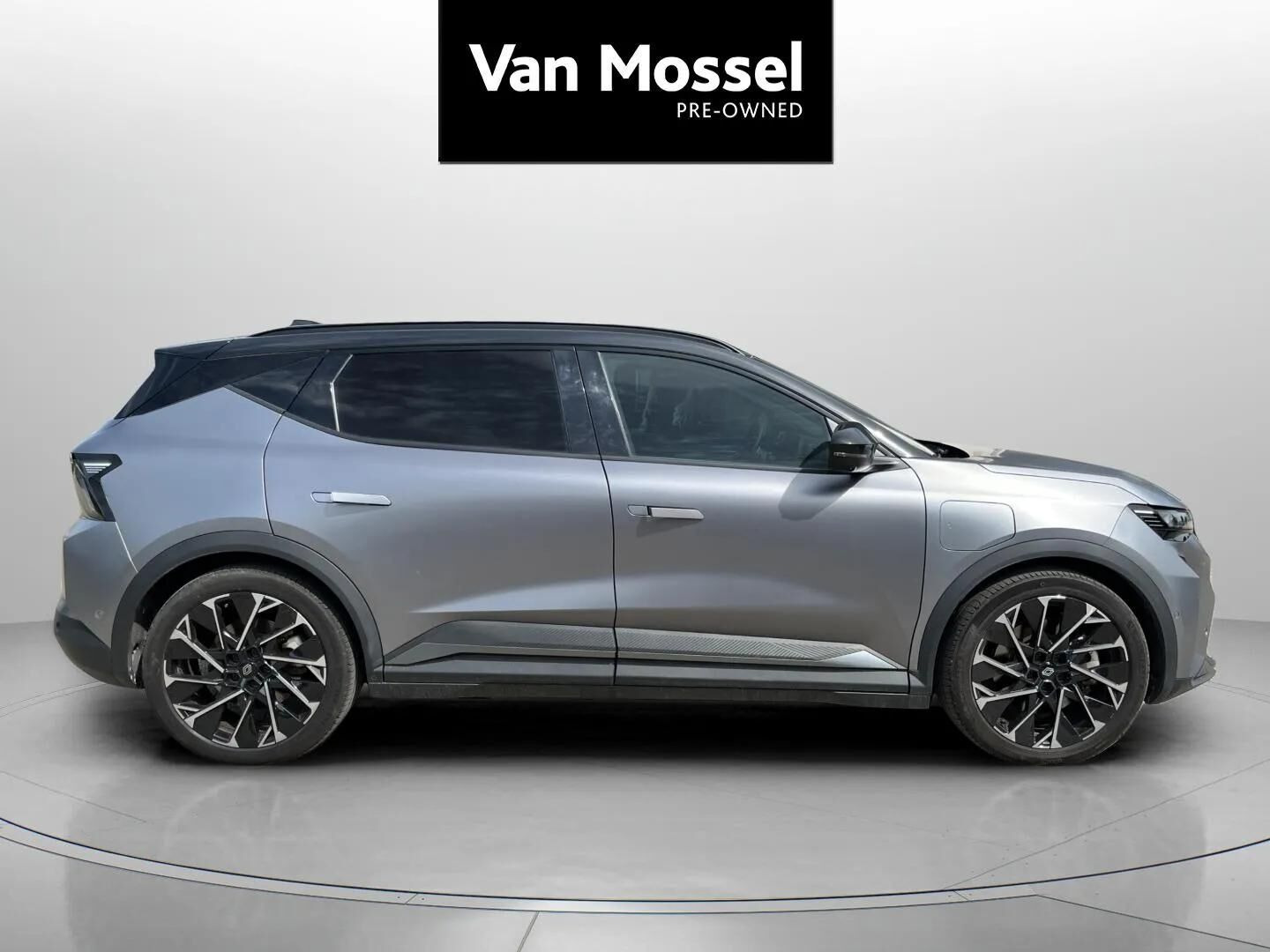 Grå Renault Scénic fra 2024