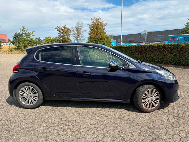undefined Peugeot 208 fra 2017