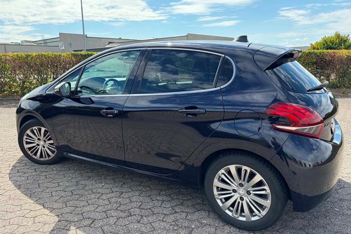 undefined Peugeot 208 fra 2017