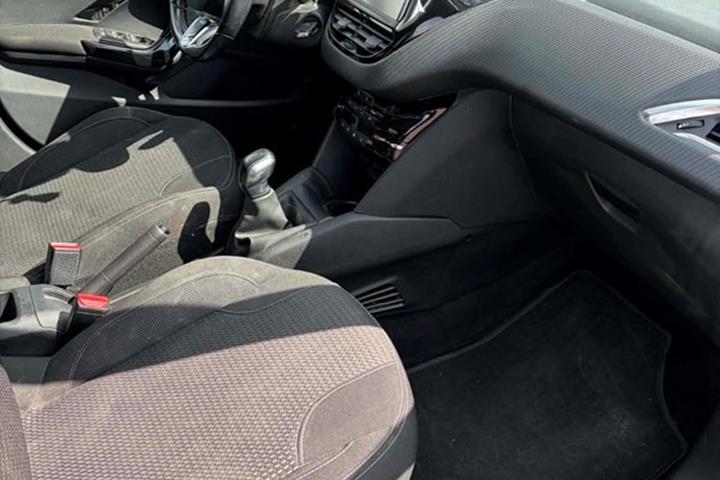 undefined Peugeot 208 fra 2017