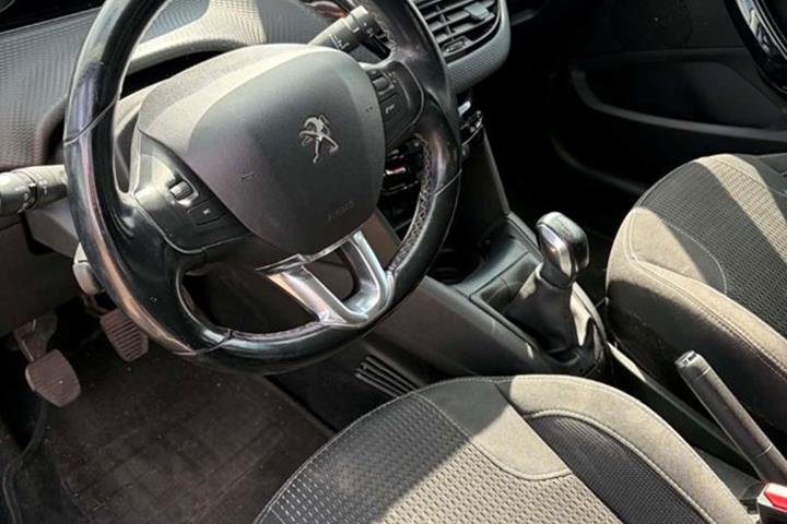 undefined Peugeot 208 fra 2017