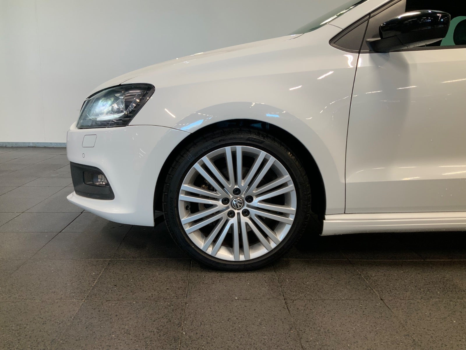 Hvid VW Polo fra 2015