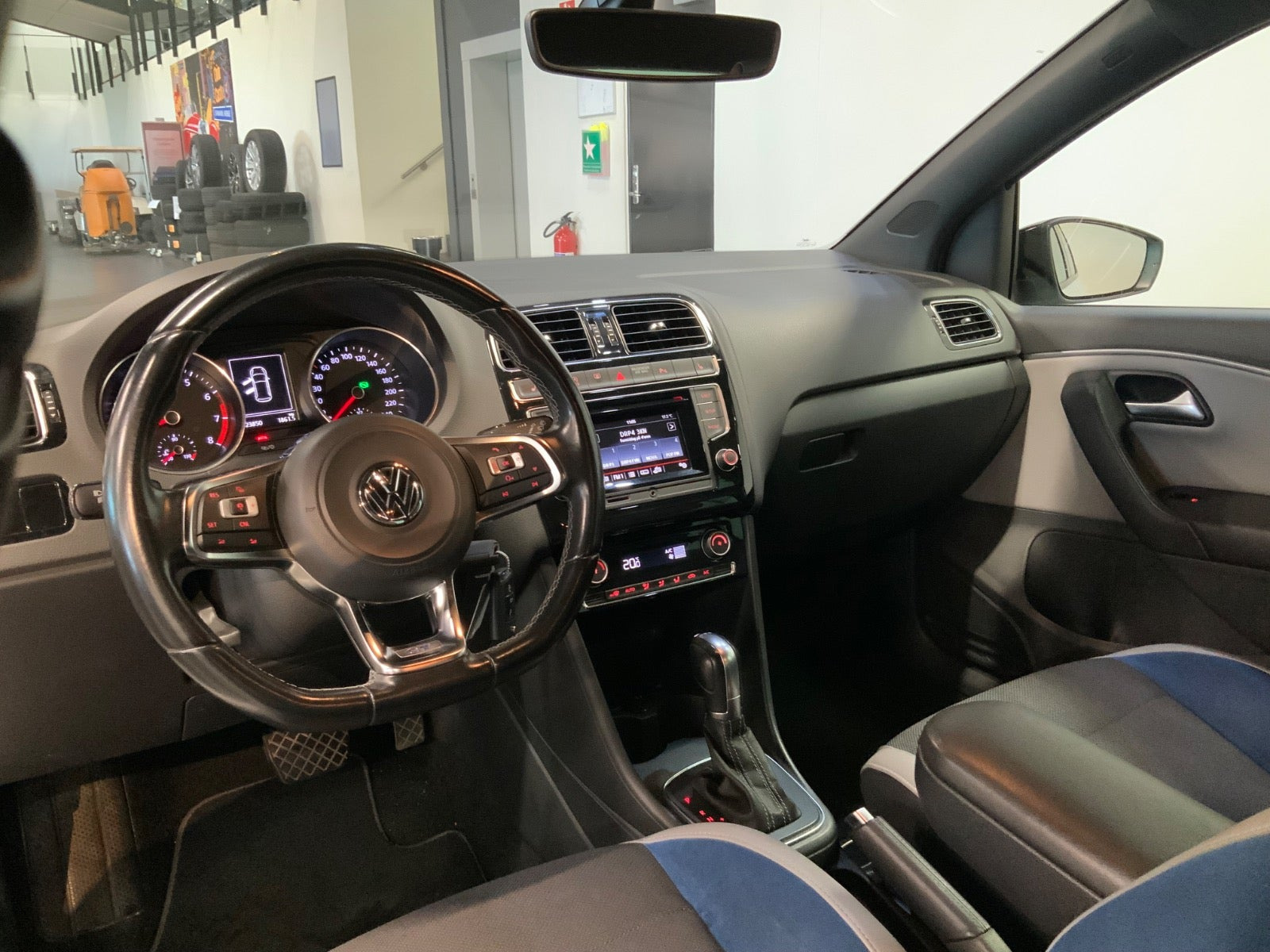 Hvid VW Polo fra 2015