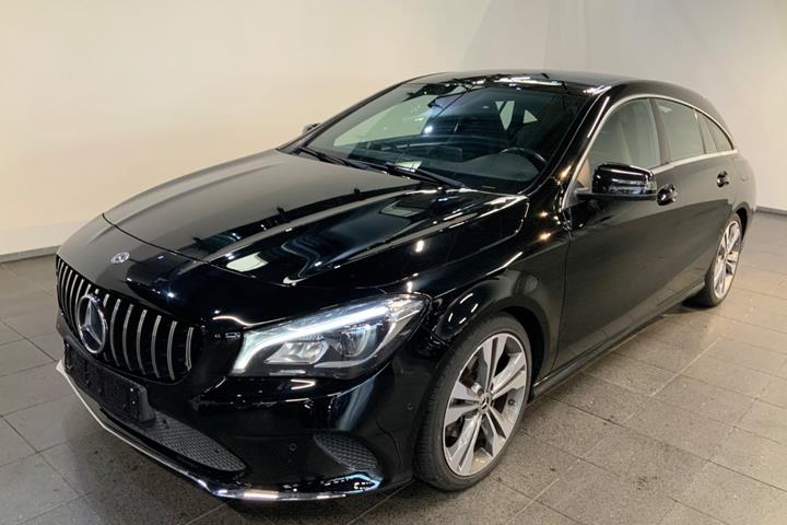 Sort Mercedes CLA200 fra 2018 set udefra