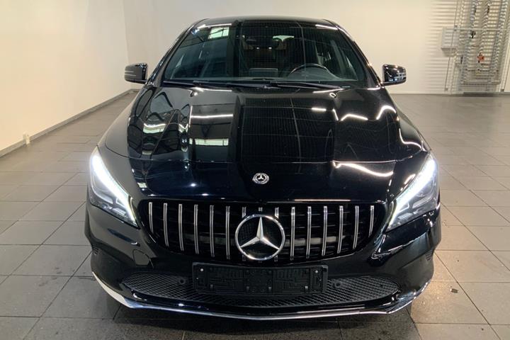 Sort Mercedes CLA200 fra 2018
