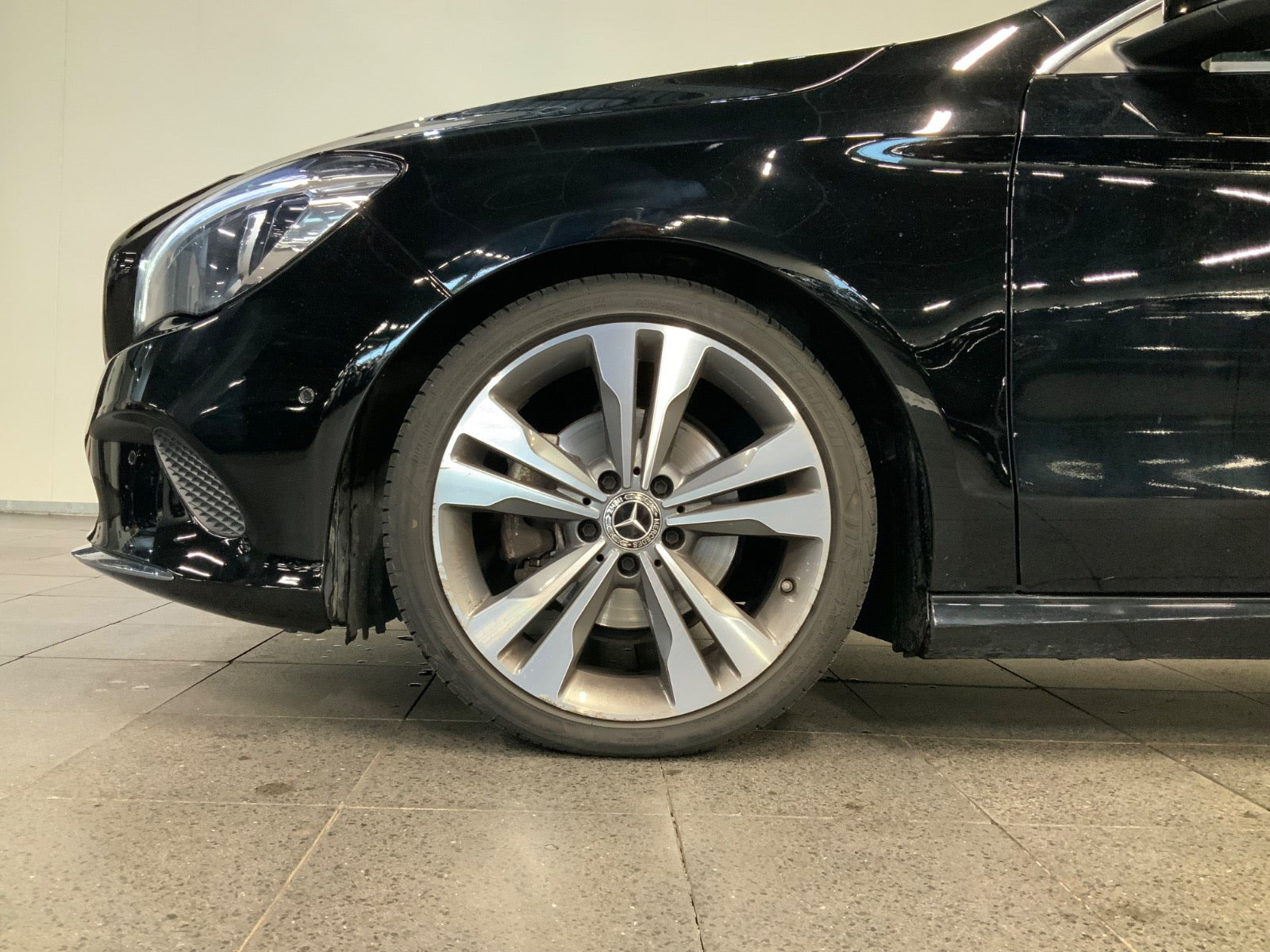 Sort Mercedes CLA200 fra 2018