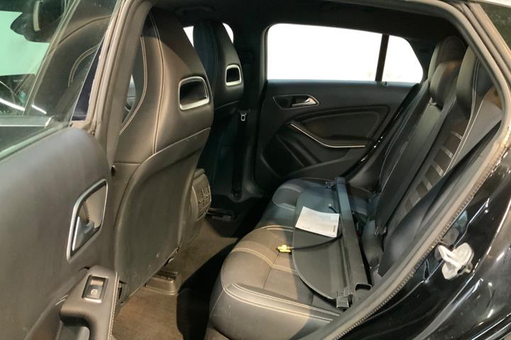 Sort Mercedes CLA200 fra 2018