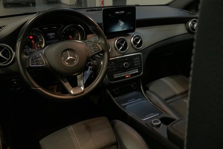 Sort Mercedes CLA200 fra 2018
