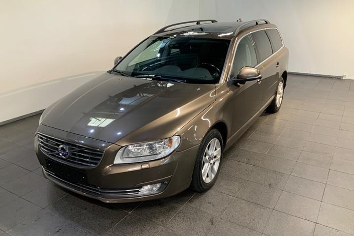 Brun Volvo V70 fra 2015 set udefra