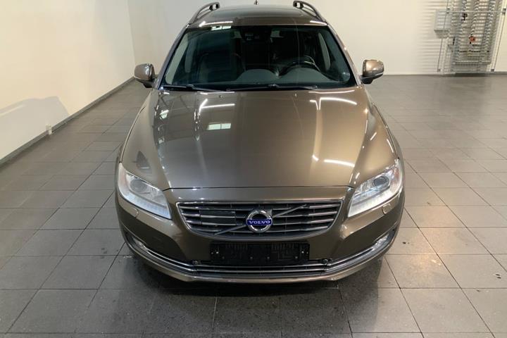 Brun Volvo V70 fra 2015